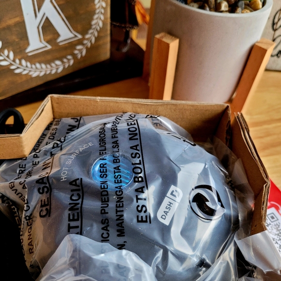 DASH SKULL MINI WAFFLE MAKER - Picture 5 of 6